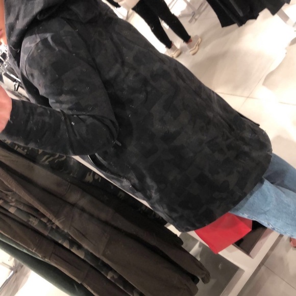 Black north face jacket - Picture 2 of 3